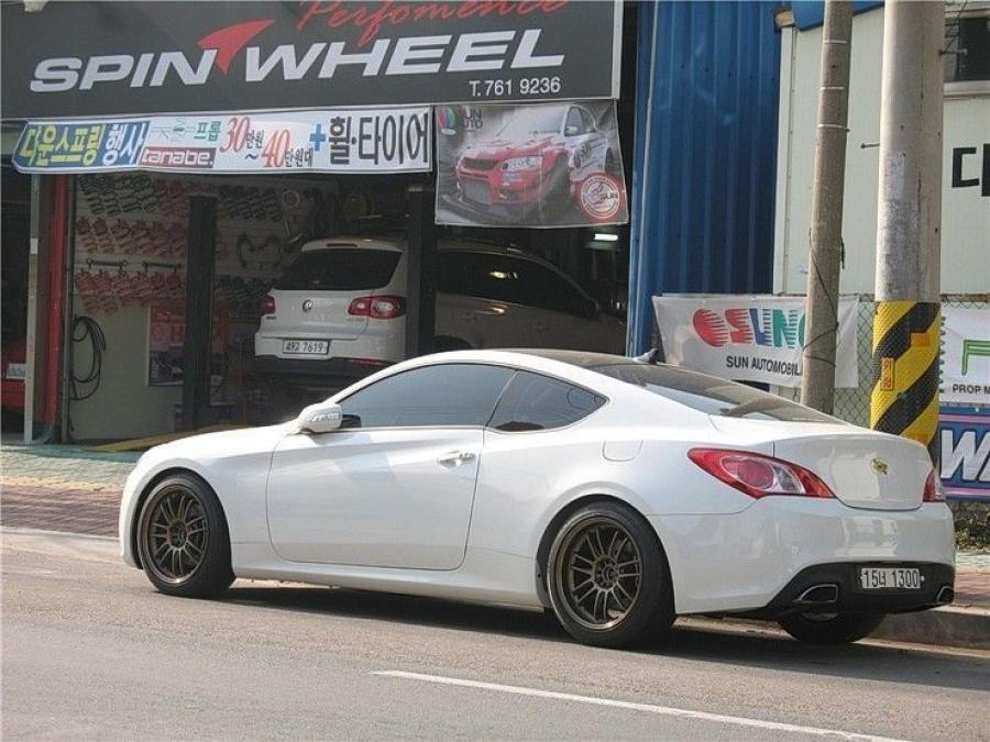  Hyundai Genesis Coupes Modded 2009 года  (фото 17 из 23)